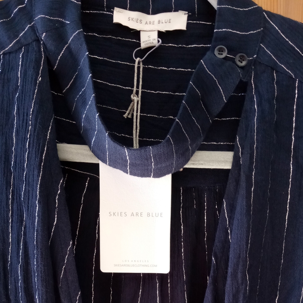 Skye's Blue Wrap Waist Blouse Dark Blue and Silver threads Size Small NWT - Picture 5 of 7